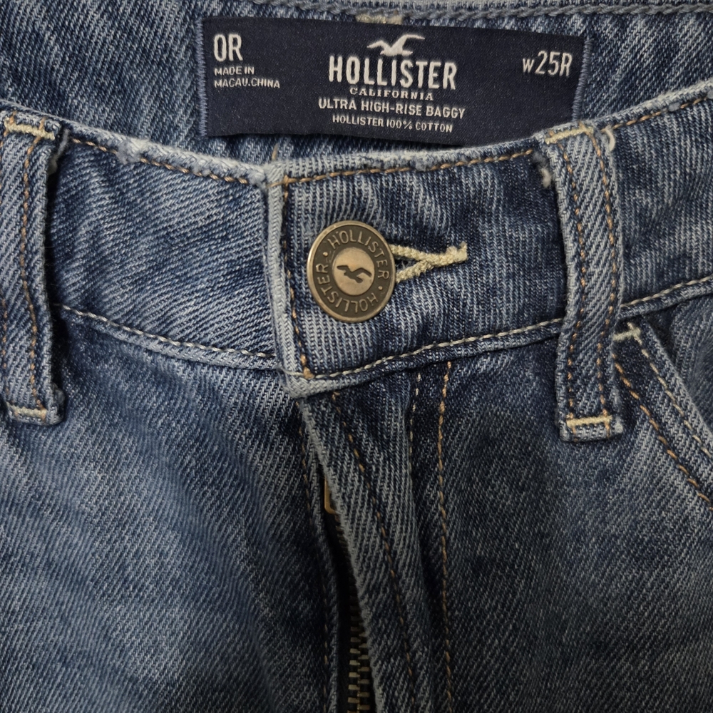 Hollister Women's Relaxed Fit Denim Jeans